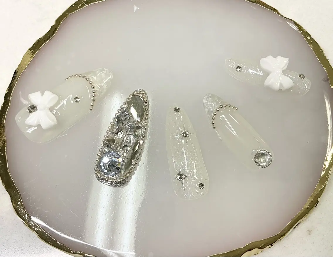 ネイル アートネイル フットネイル フレンチネイル ジェルネイル ガラスフレンチ フットネイル Queeens nailのネイルデザイン