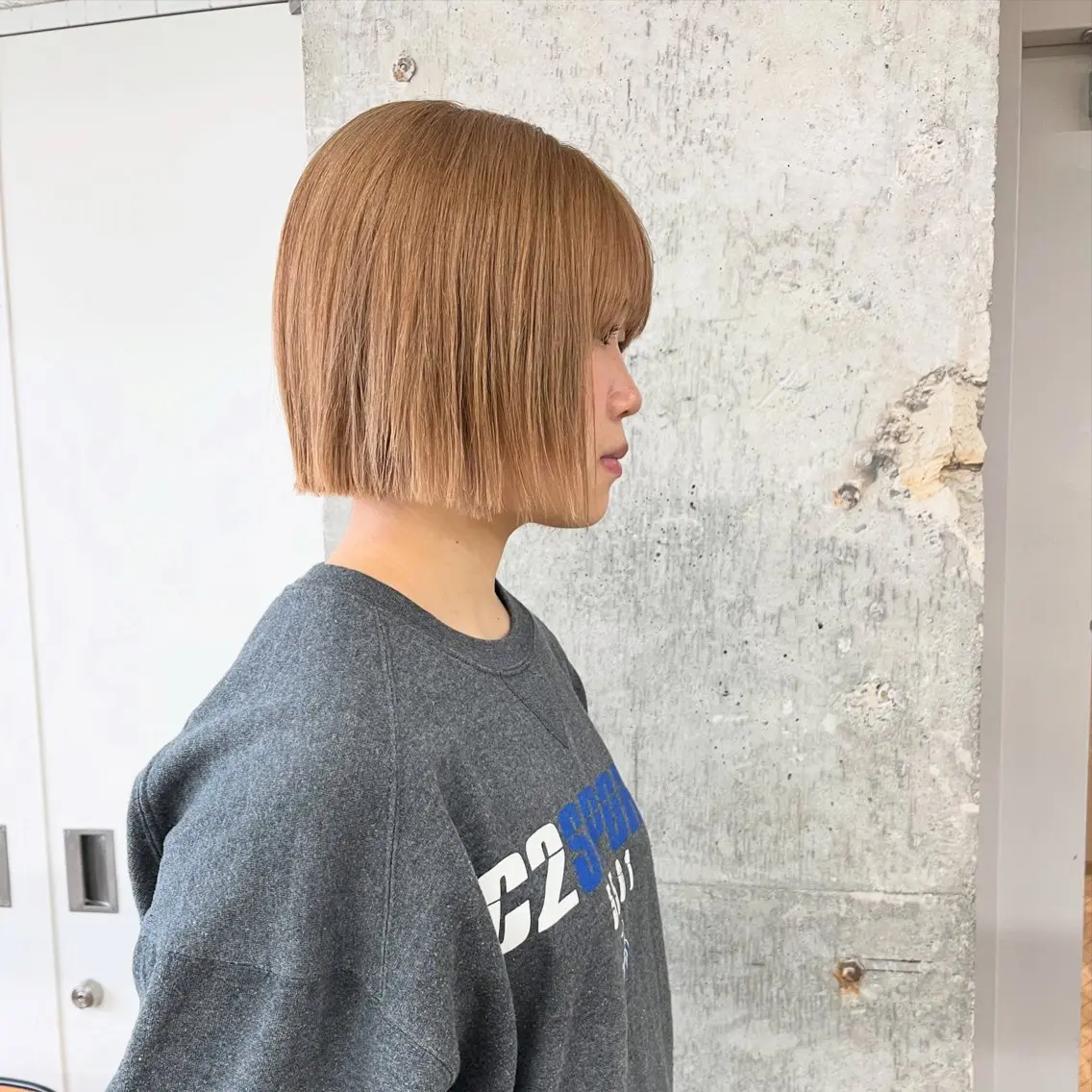 ミディアム カラー ベージュカラー ブリーチ ミルクティーベージュ 小木曽智美 /ボブ/ショートのヘアスタイル