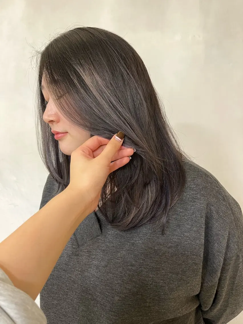 ミディアム カラー iroha/ レイヤーカットモデルのヘアスタイル