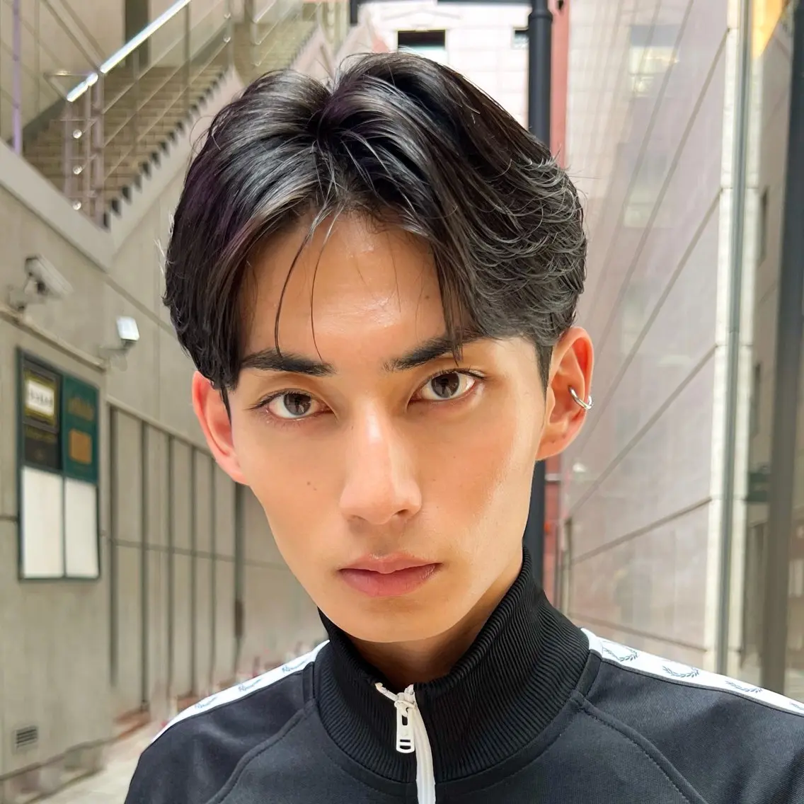 ショート パーマ メンズ センターパート メンズカット曲がる 縮毛矯正佐々木タクマのヘアスタイル