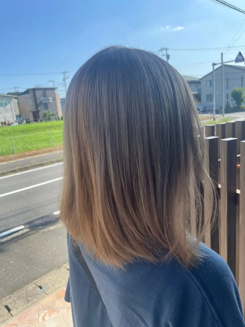 セミロング カラー ベージュカラー ヘアカラー 石川 奈々のヘアスタイル