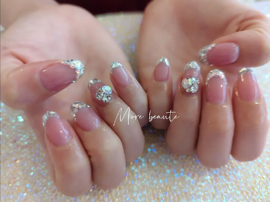 大人気☆ガラスフレンチ＆キラキラＶカットorデカパーツ✨ブライダルにもおすすめです👰💍の写真