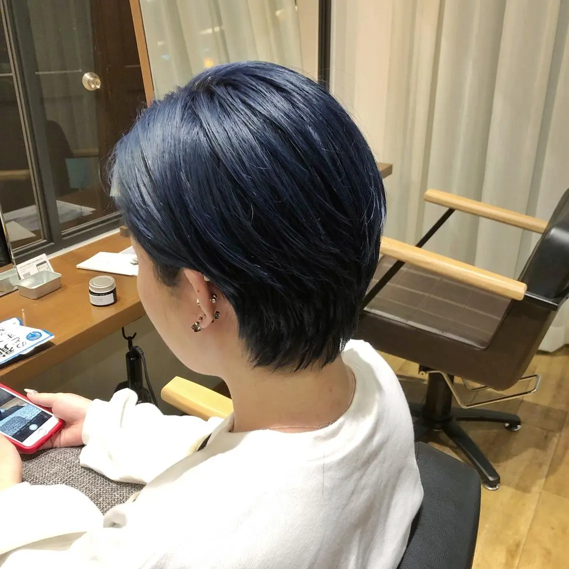 ショート カラー ブリーチ ブルーカラー ネイビーカラー ◇おの あすか◇のヘアスタイル
