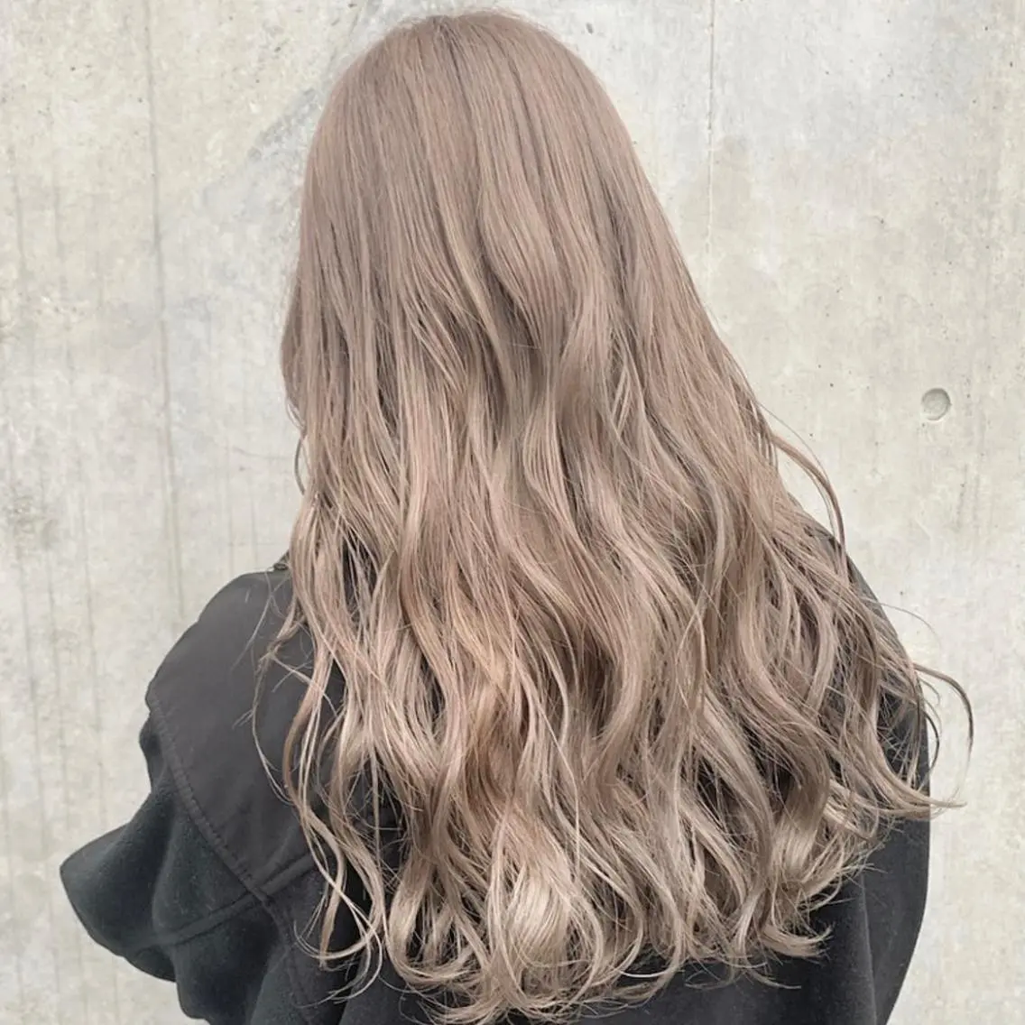 ロング カラー ヘアアレンジ 🧸ハイトーン🧸 ゆっきー🧸のヘアスタイル