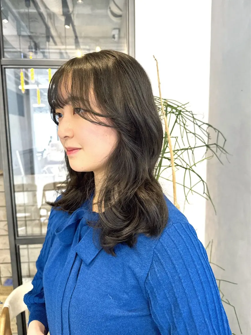 セミロング カラー ブリーチ グレージュ ブリーチなしカラー オリーブグレージュ オリーブグレー カット ヘアカラー トリートメント 透明感カラー✨艶髪 制作🌱山根あゆみのヘアスタイル