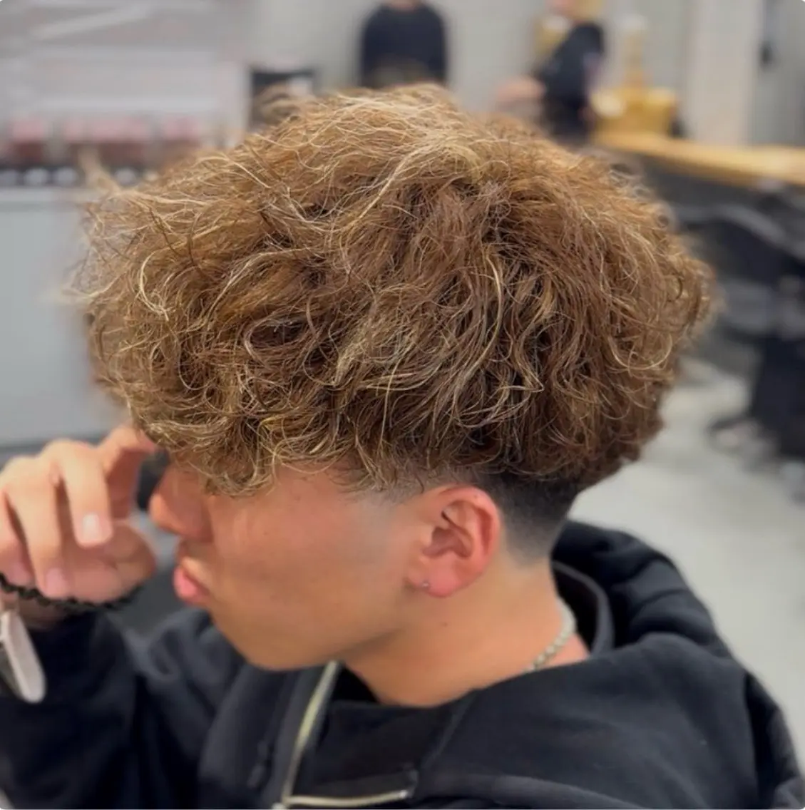 ショート カラー パーマ メンズ メンズハイライト メンズメッシュ メンズパーマ スペインカール ハイライトカラー カット ヘアカラー パーマ 🔥メンズ 特化🔥菊水皐暉🔥のヘアスタイル