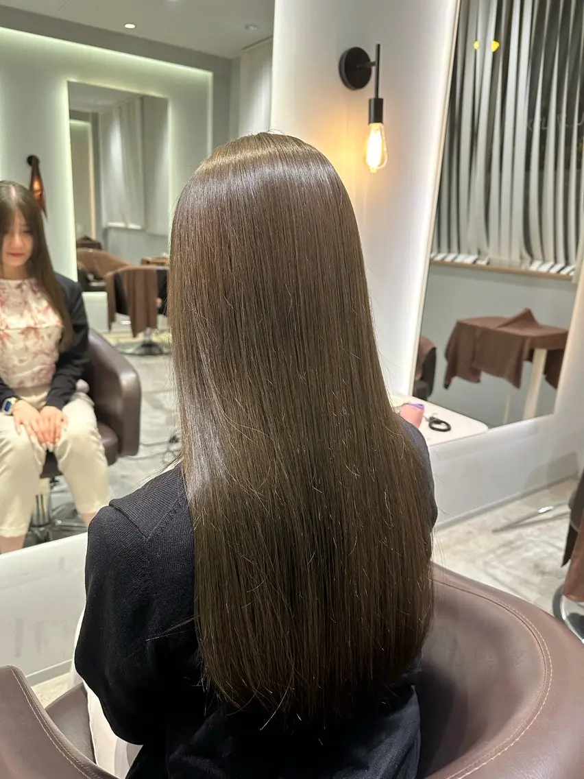 セミロング カラー ベージュカラー ブリーチ ブリーチなしカラー オリーブベージュ 髪質改善ストレート 中林優太のヘアスタイル