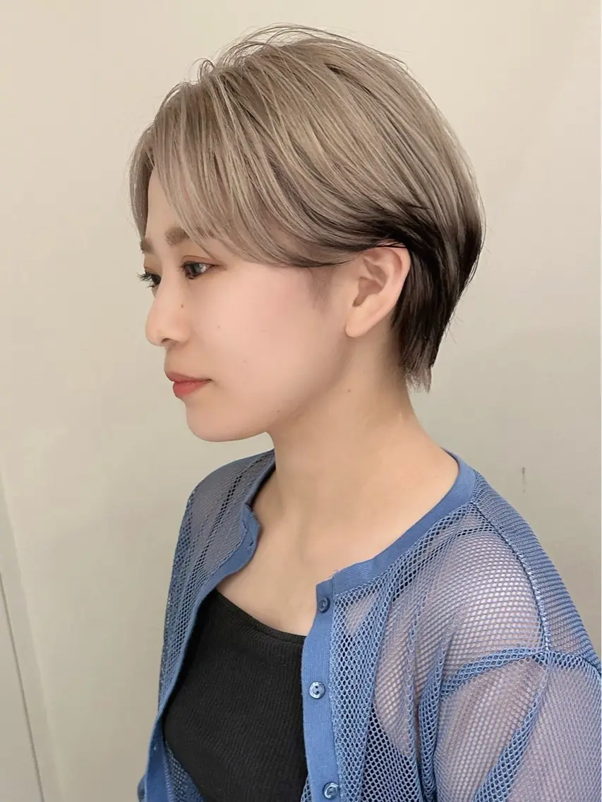 ショート カラー ブリーチ 狐カラー ヘアカラー 小顔ボブ jilblanカホのヘアスタイル