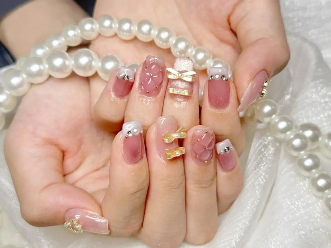 ネイル 長さ出し フレンチネイル キラキラネイル マグネットネイル ニュアンスネイル Lucky nail salonのネイルデザイン