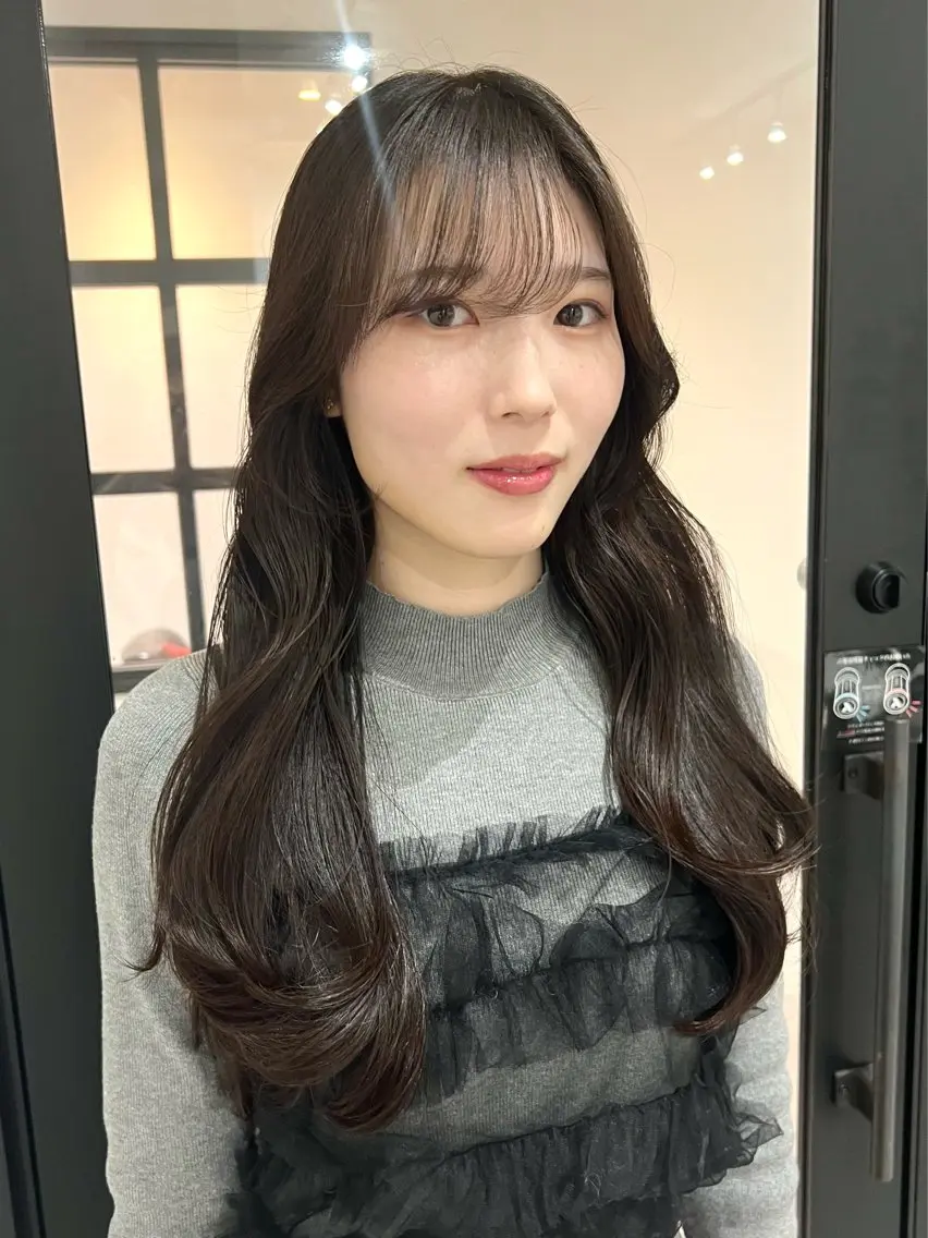 ロング 顔まわりレイヤー 韓国風ヘア レイヤーカット おくれ毛 カット トリートメント しおり/パーマ/ newi町田のヘアスタイル