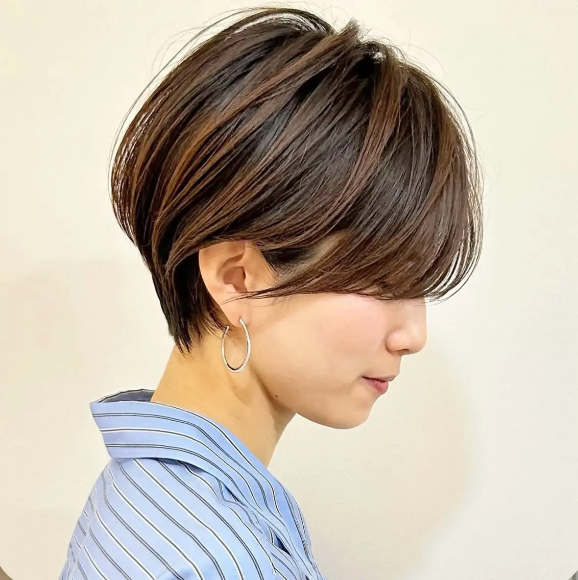 ショート 切りっぱなしボブ ショートボブ ハンサムショート ボブ 顔まわりレイヤー Mio/韓国風 ハイトーン/西梅田のヘアスタイル