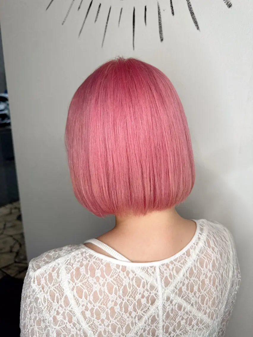 ショート カラー ブリーチ ピンクカラー 小笠原 菜緒のヘアスタイル