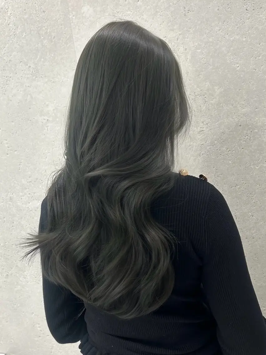 ロング カラー 透明感カラー グレージュ オリーブカラー ヘアカラー トリートメント 透明感ワンホン カラー🤍つぶら🤍のヘアスタイル