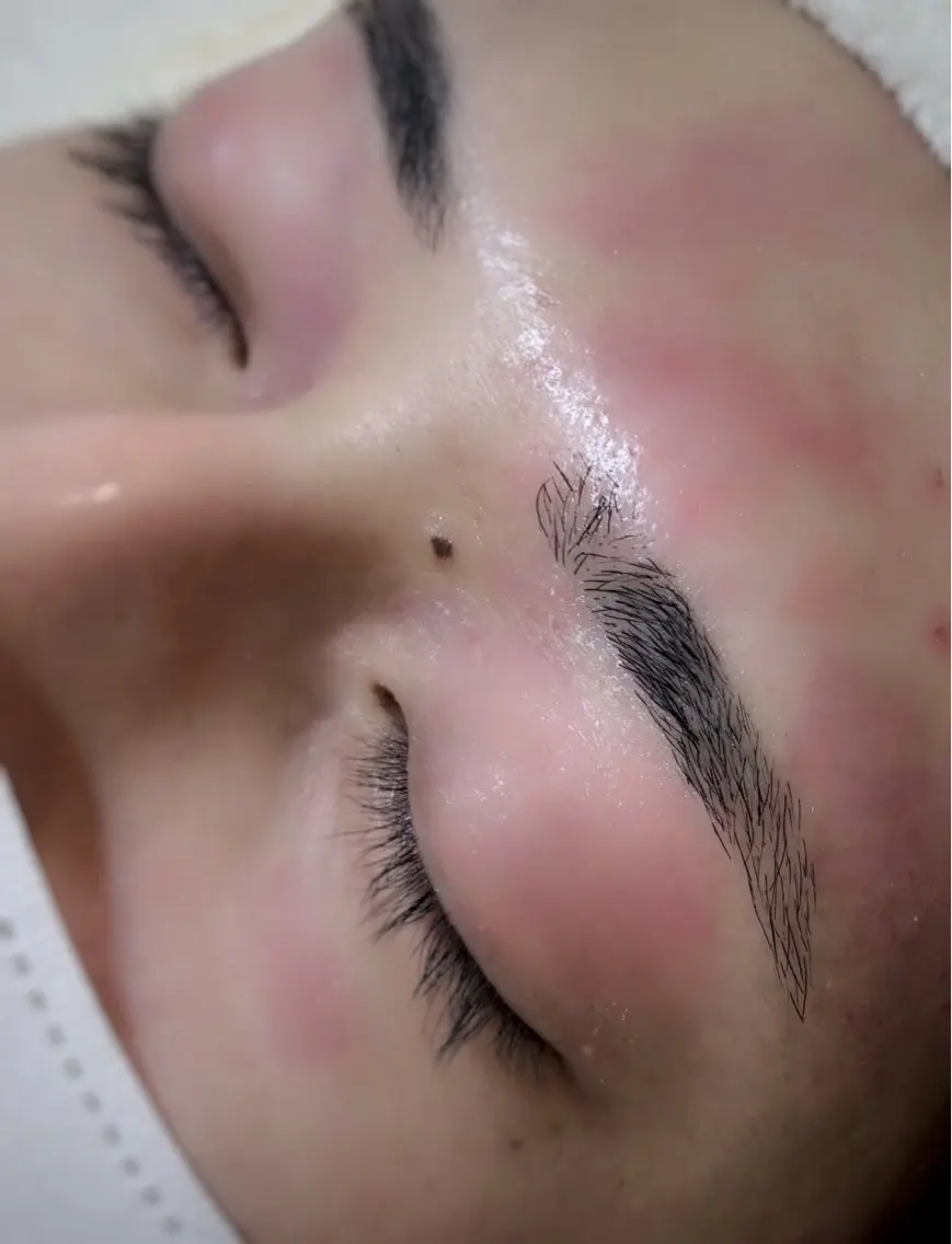 アイブロウ 眉毛ワックス脱毛 ワックス脱毛 眉カット コウノ ユヅキのマツエク・マツパデザイン