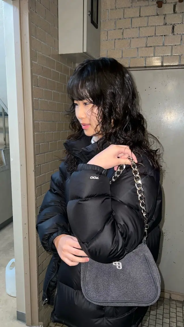 セミロング 室屋 鈴音のヘアスタイル