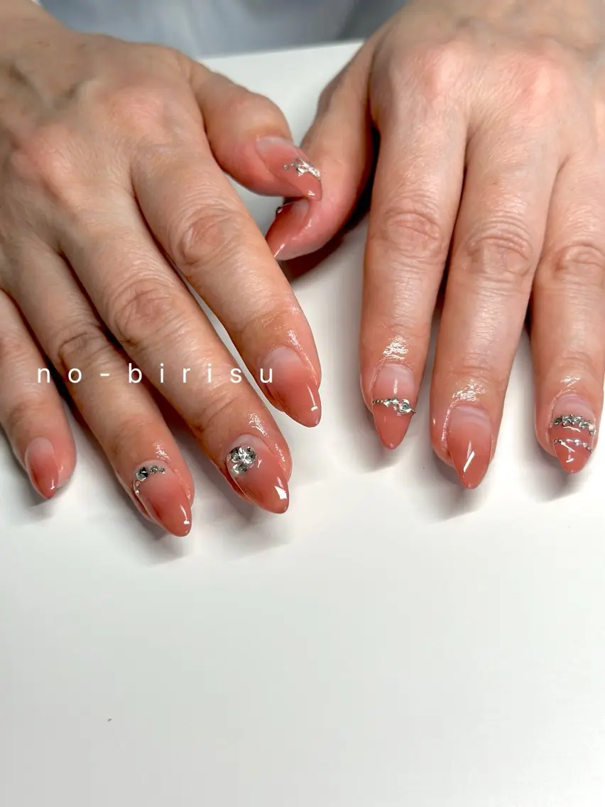 セミロング ハンドネイル no-birisu nailのネイルデザイン