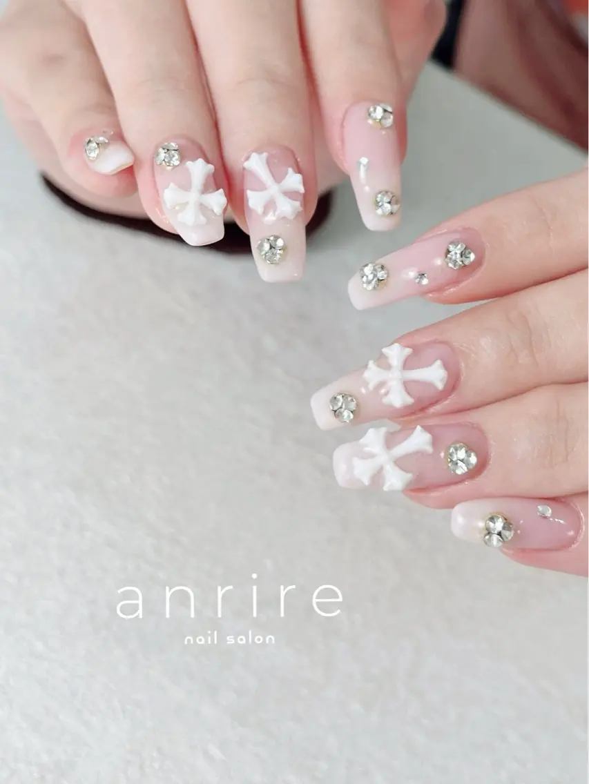 ネイル ジェルネイル キラキラネイル パラジェル 夏ネイル ハンドネイル nailsalon anrireのネイルデザイン