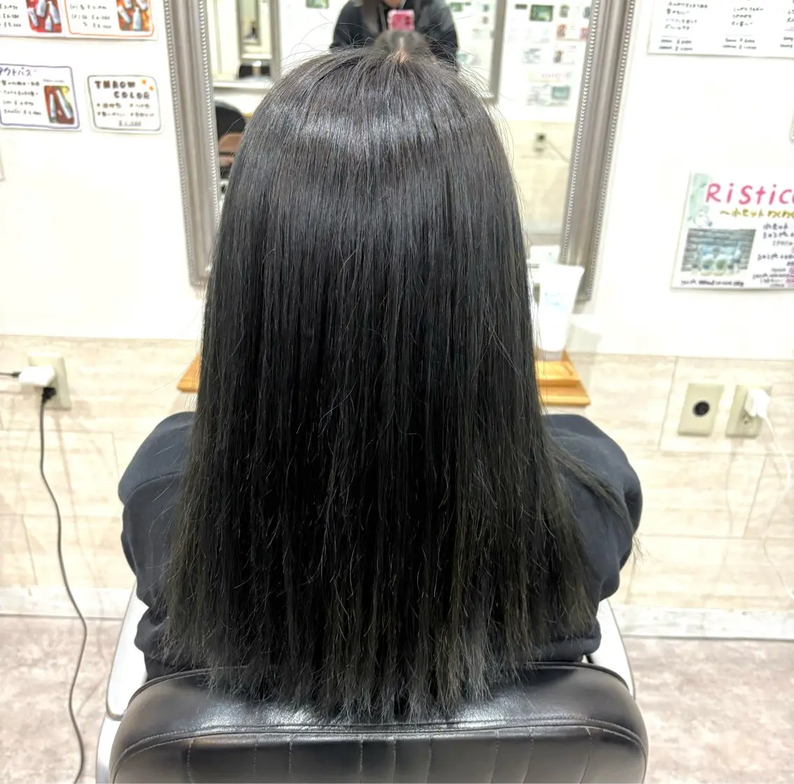 セミロング カラー 堀川 希歩のヘアスタイル