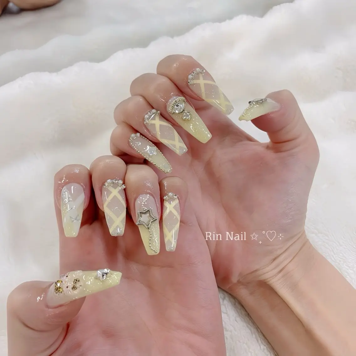 ネイル アートネイル チークネイル ジェルネイル ロングネイル マグネットネイル ハンドネイル Rin Nail 新大久保店のネイルデザイン