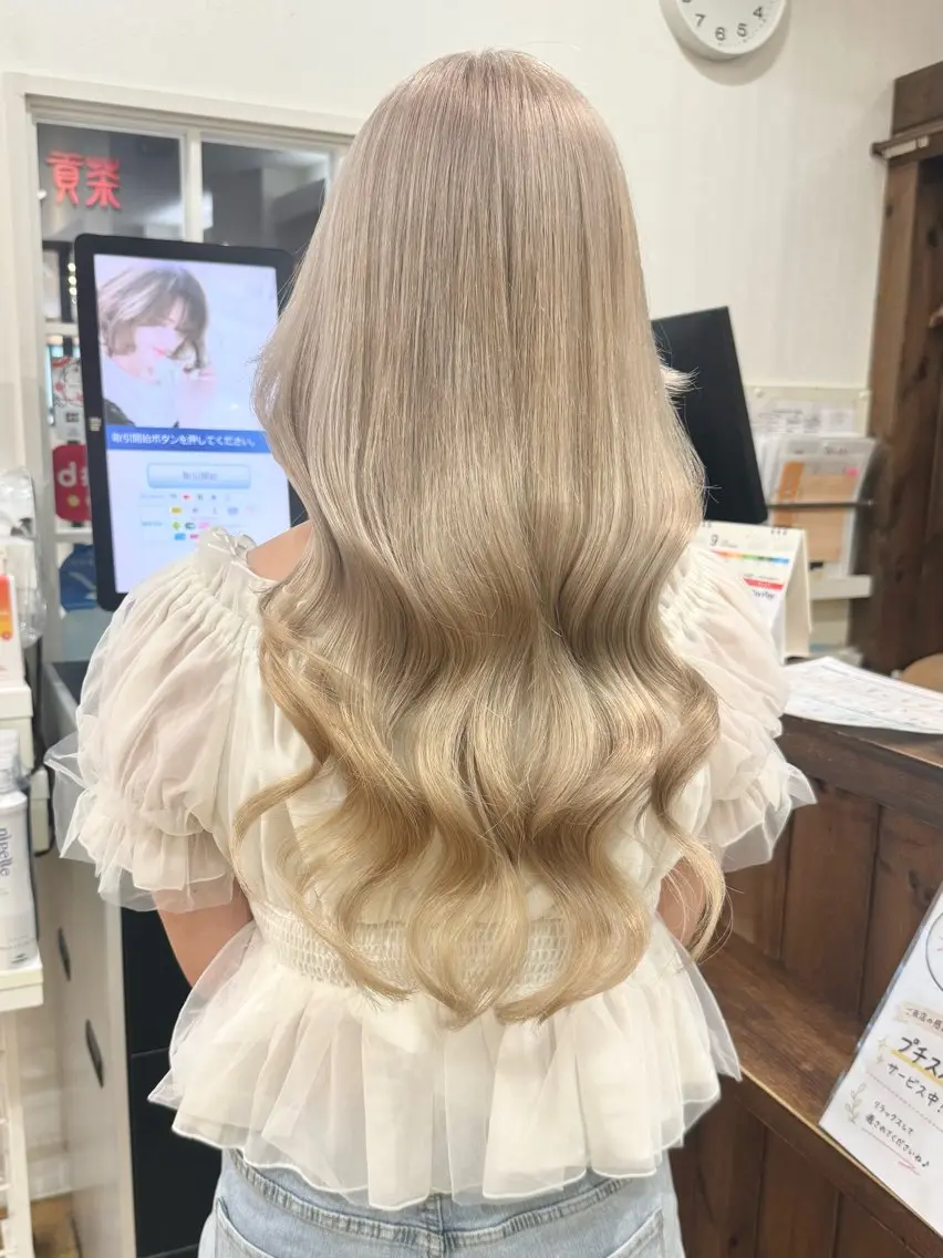 ロング カラー ヘアアレンジ ベージュカラー ブリーチ ホワイトベージュ ヘアカラー 💖ダブルカラー/ ヘアセット/晴香💖のヘアスタイル