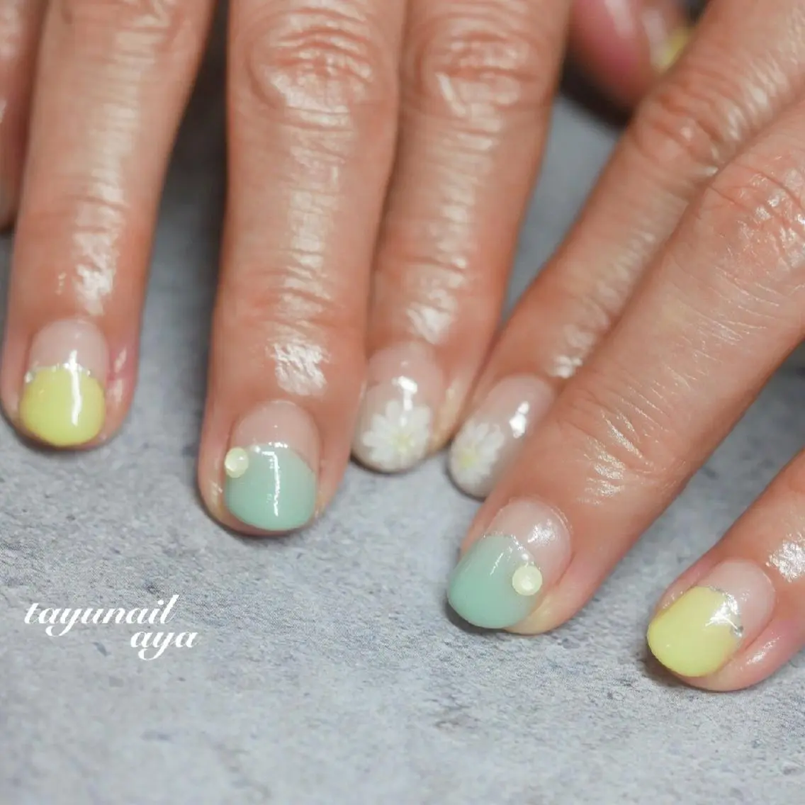 ネイル アートネイル ブルー フラワーネイル フレンチネイル ジェルネイル ネイルサロン 【たゆnail】のネイルデザイン