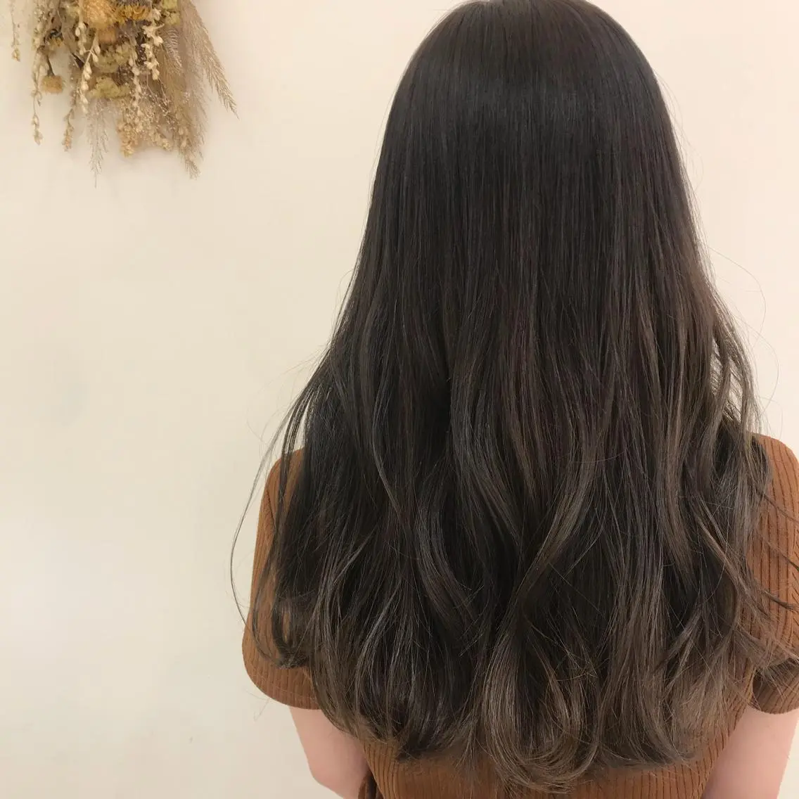 ロング カラー アッシュ ベージュカラー 銀座メンズ専門🖤 叶奈々のヘアスタイル