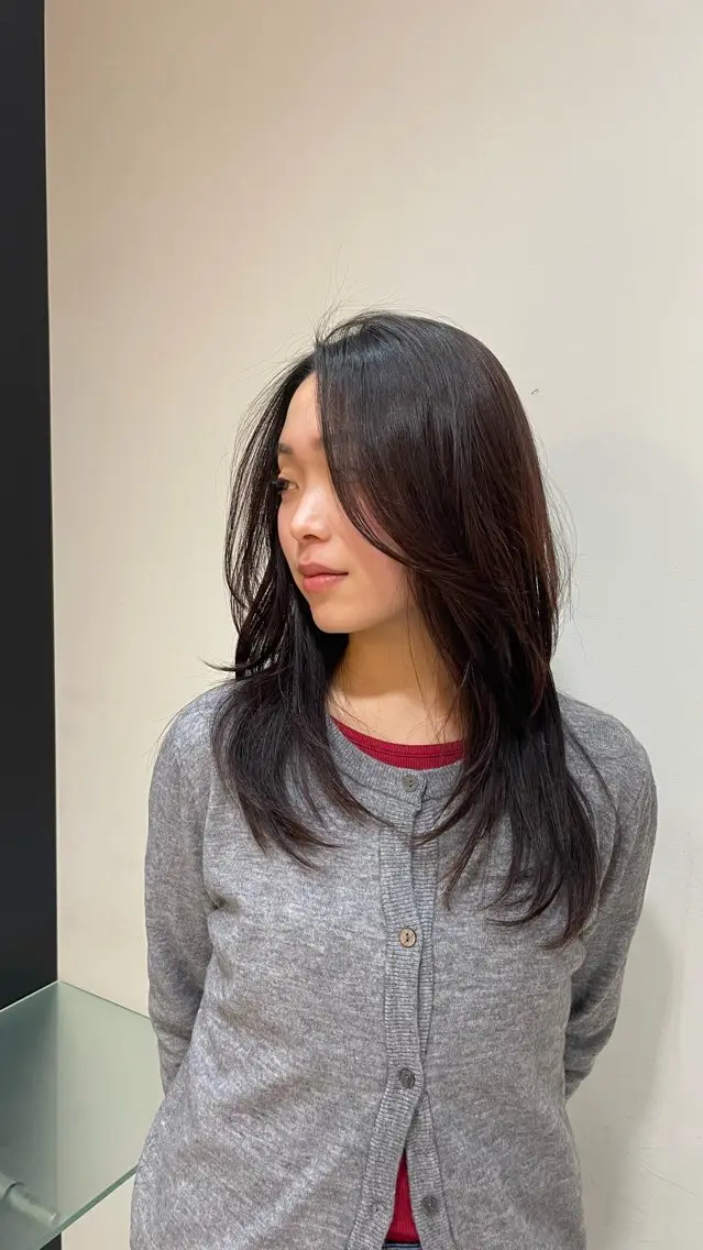 セミロング 岡本 七星のヘアスタイル