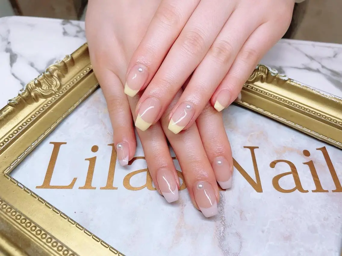 ネイル フラワーネイル フレンチネイル ジェルネイル ハードジェル キラキラネイル Lilas Nailのネイルデザイン