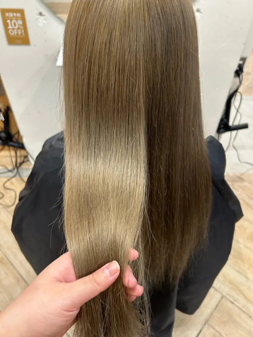 ロング カラー ヘアカラー トリートメント ベージュ/ダブルカラ ー/新潟駅/青柳萌果のヘアスタイル