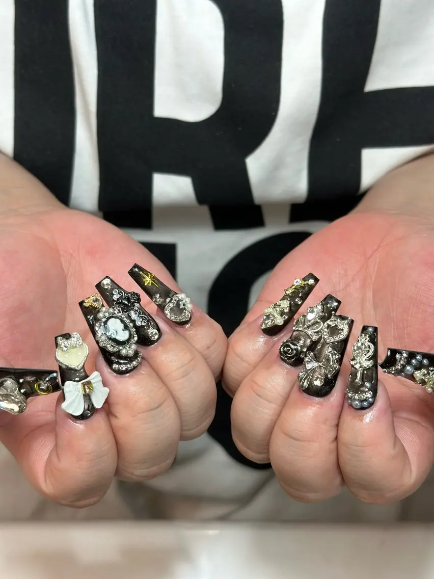 ネイル チークネイル ドット フレンチネイル グラデーション 韓国ネイル ハンドネイル Lisa Nail Salonのネイルデザイン