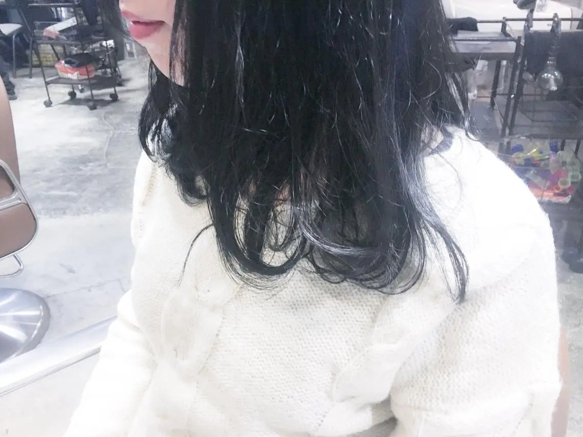 セミロング カラー 黒髪 ブルーカラー ブルーブラック 北條 優輝のヘアスタイル