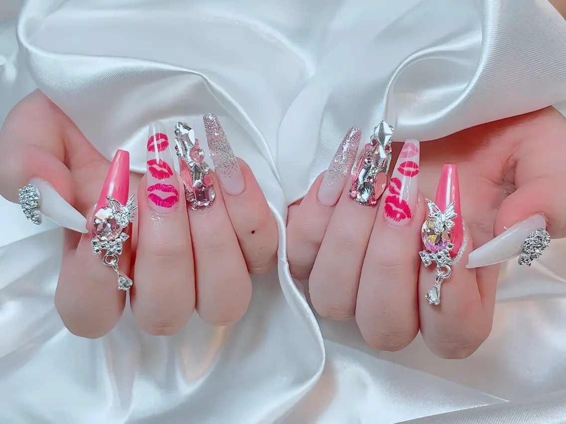 ネイル チークネイル フレンチネイル ガラスフレンチ グラデーション キラキラネイル ハンドネイル Rin Nail 新大久保店のネイルデザイン