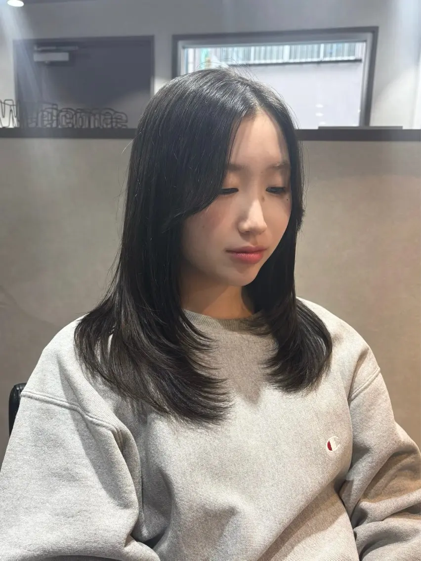 ロング 顔まわりレイヤー 韓国風ヘア レイヤーカット 小顔カット カット ヘアカラー トリートメント 程塚七海 /韓国風レイヤー🎀のヘアスタイル