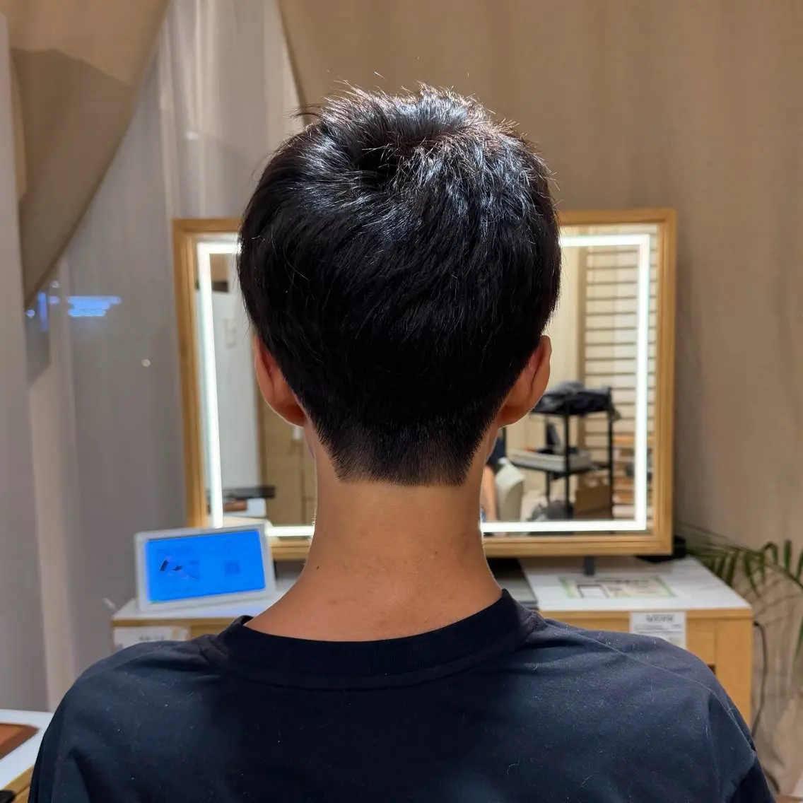 ショート メンズ 刈り上げ カット 古澤 愛華のヘアスタイル