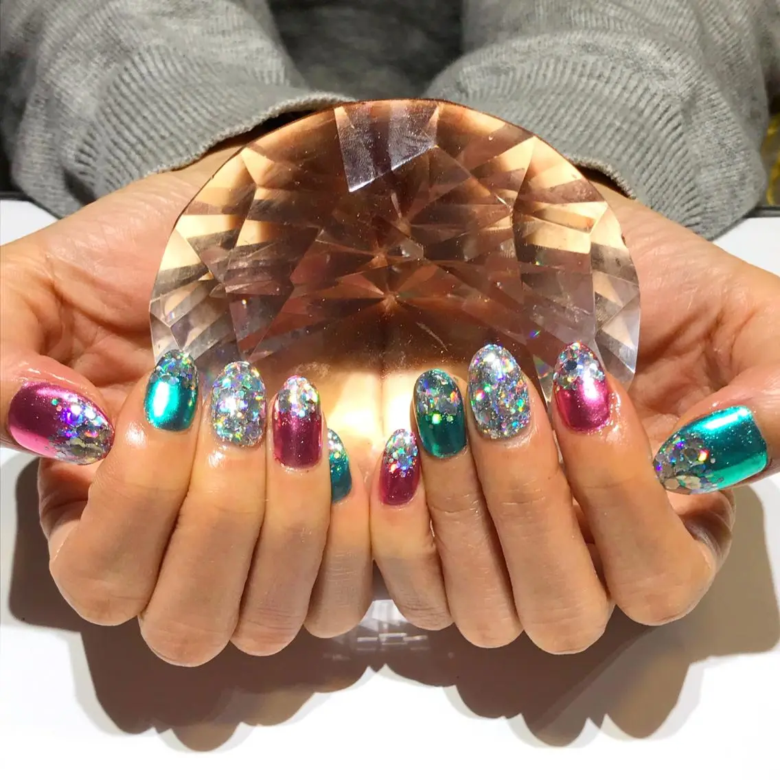 ネイル ホログラムネイル ミラーネイル YUN 💅のネイルデザイン
