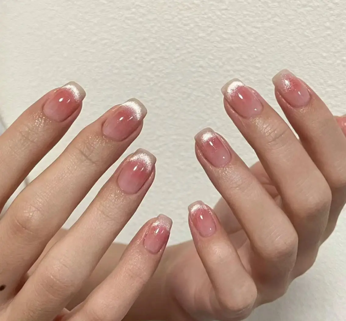 💕【オフ込み】💖. マグネット🧲グラテーション➕チークネイル(パーツ別料金)の写真