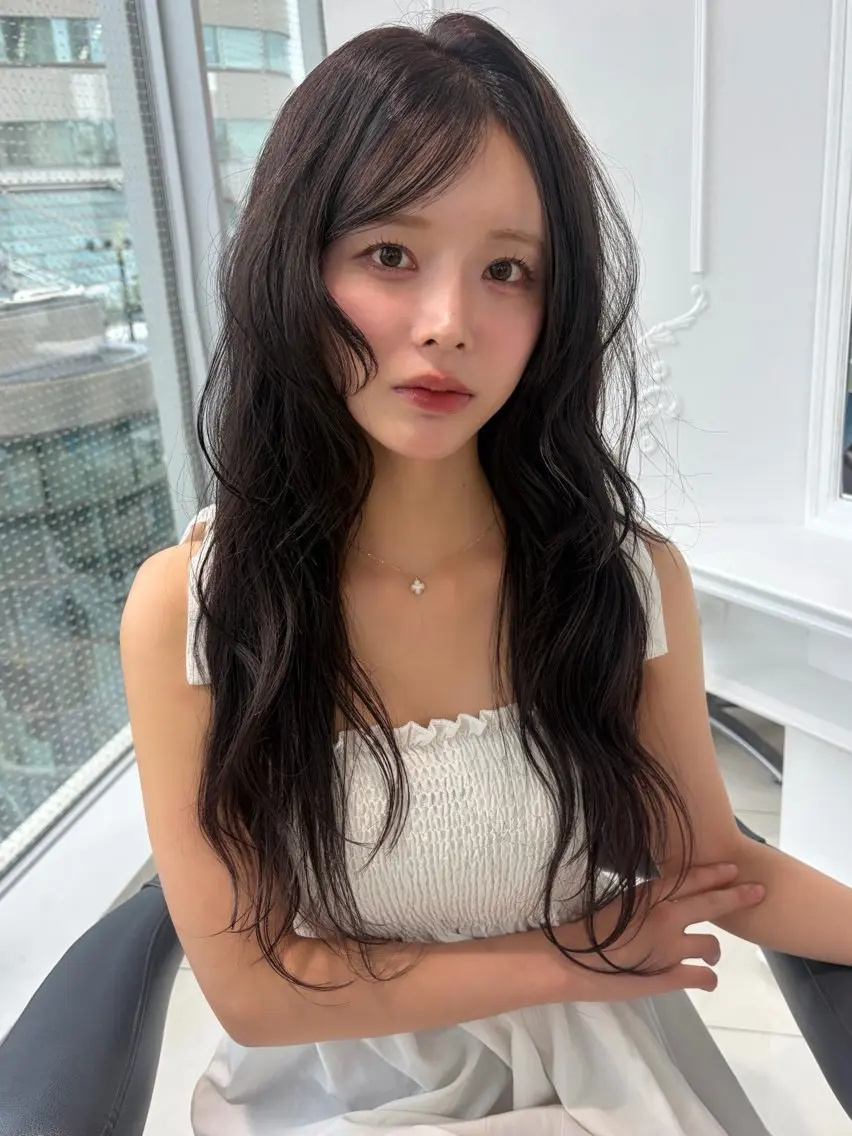 ロング カラー 佐々木 彩花のヘアスタイル