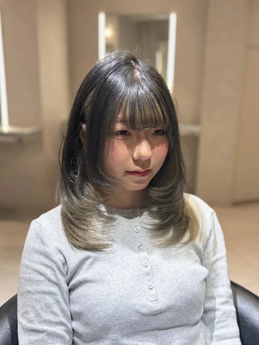 セミロング レイヤー/ハイトーン 🤍reina🤍のヘアスタイル