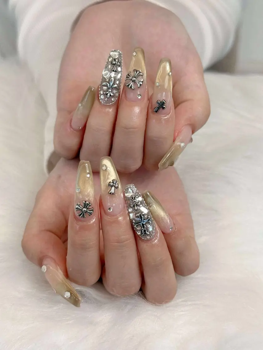ネイル チークネイル 長さ出し フットネイル 韓国ネイル マグネットネイル Luxe Nailのネイルデザイン