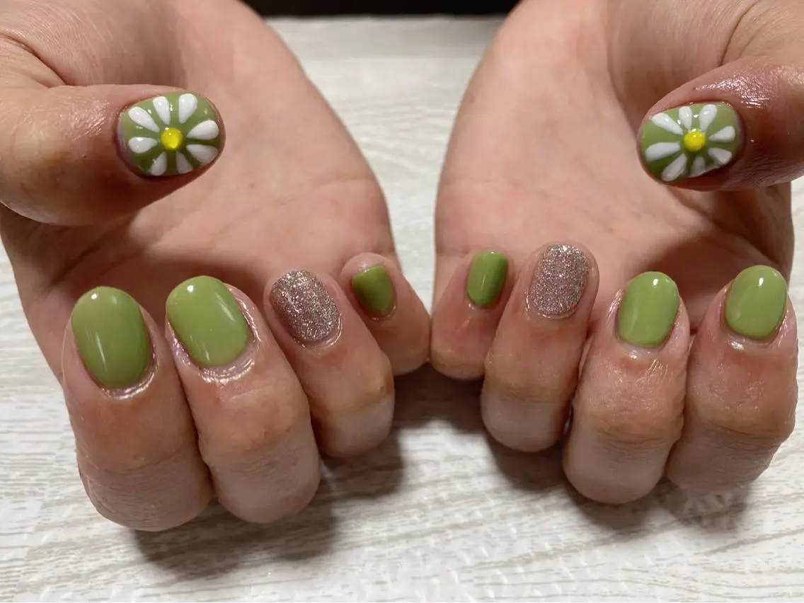 ネイル フラワーネイル グリーン ピスタチオネイル ぷっくりネイル ハンドネイル Ulu Nail 🌱MOMOKAのネイルデザイン