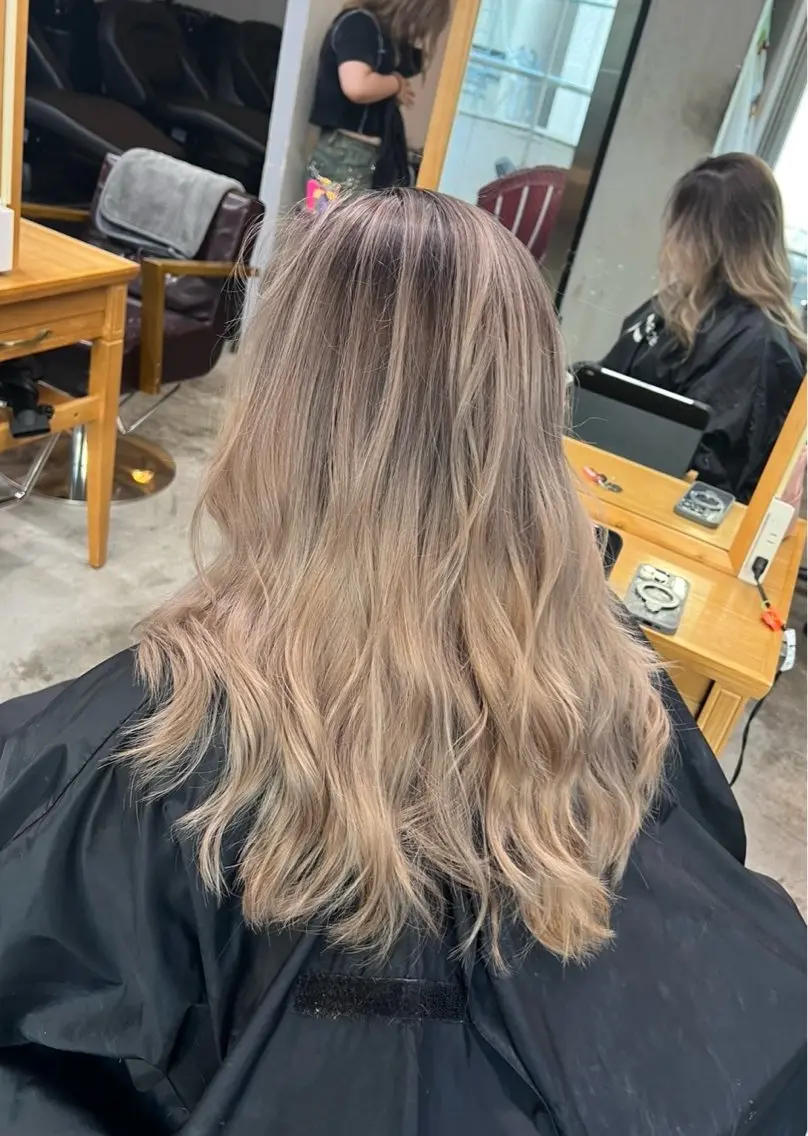 セミロング カラー バレイヤージュ ベージュカラー ホワイトベージュ レイヤーカット ヘアカラー トリートメント 指名数No.1 /NAOYAのヘアスタイル