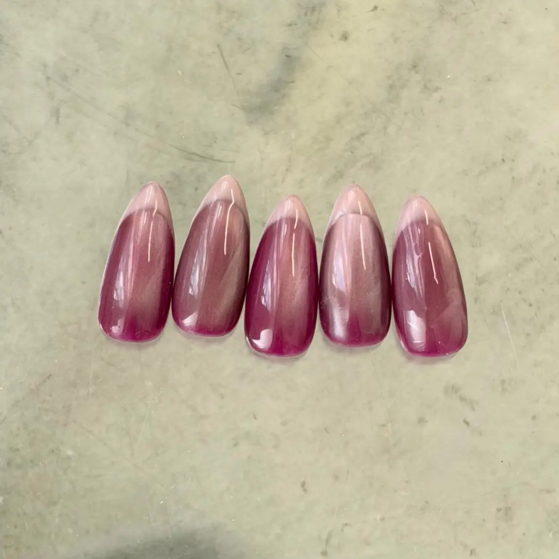 ネイル フレンチネイル マグネットネイル マグネットフレンチ パープル シンプルネイル ハンドネイル __shiho. nailのネイルデザイン