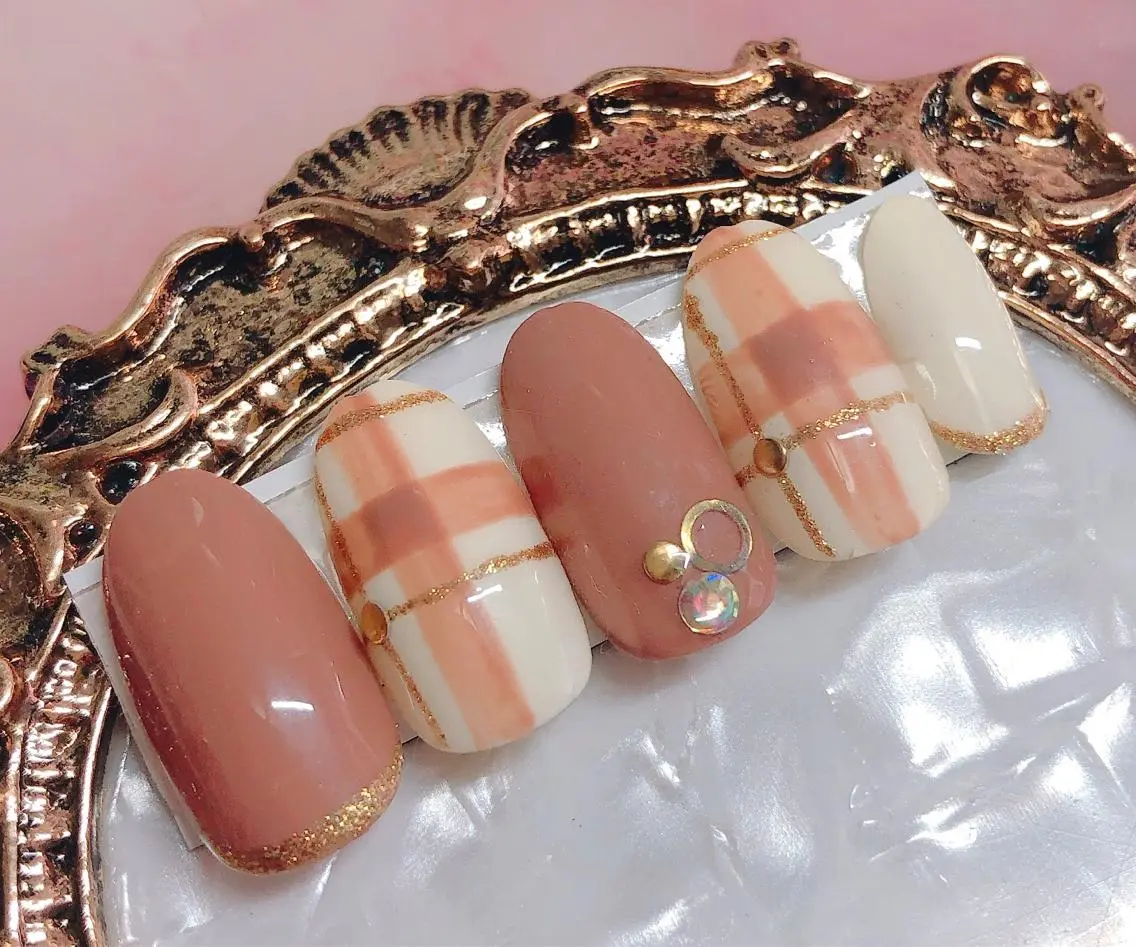 ネイル ハンドネイル CROWN プライベートサロンのネイルデザイン