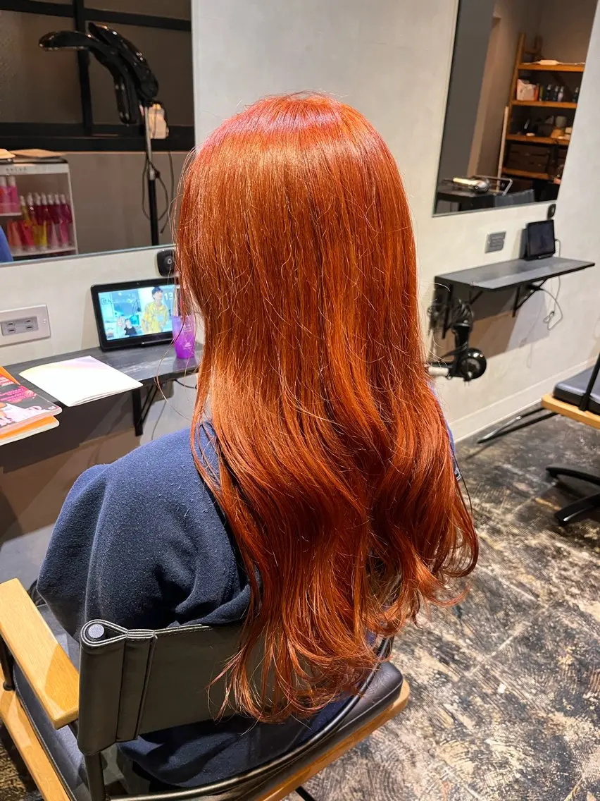 ロング カラー オレンジ ヘアカラー トリートメント 透明感カラー/パーマ 🌀アオノのヘアスタイル