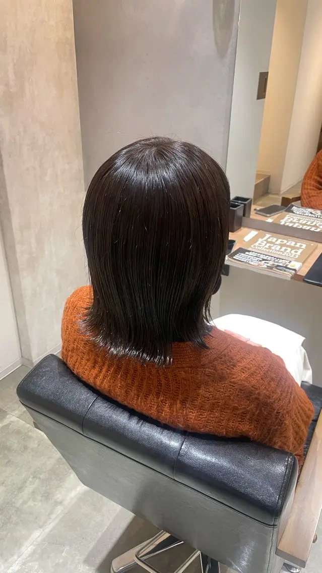 ミディアム カラー アッシュ 黒髪 吉村 芽咲のヘアスタイル
