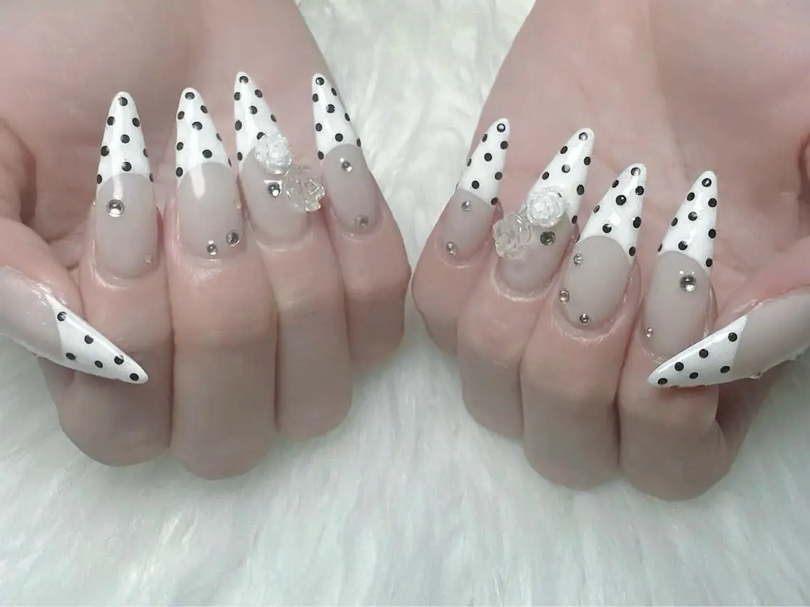 ネイル 韓国ネイル マグネットネイル ニュアンスネイル オフィスネイル シンプルネイル ハンドネイル Hana Rose Nailのネイルデザイン
