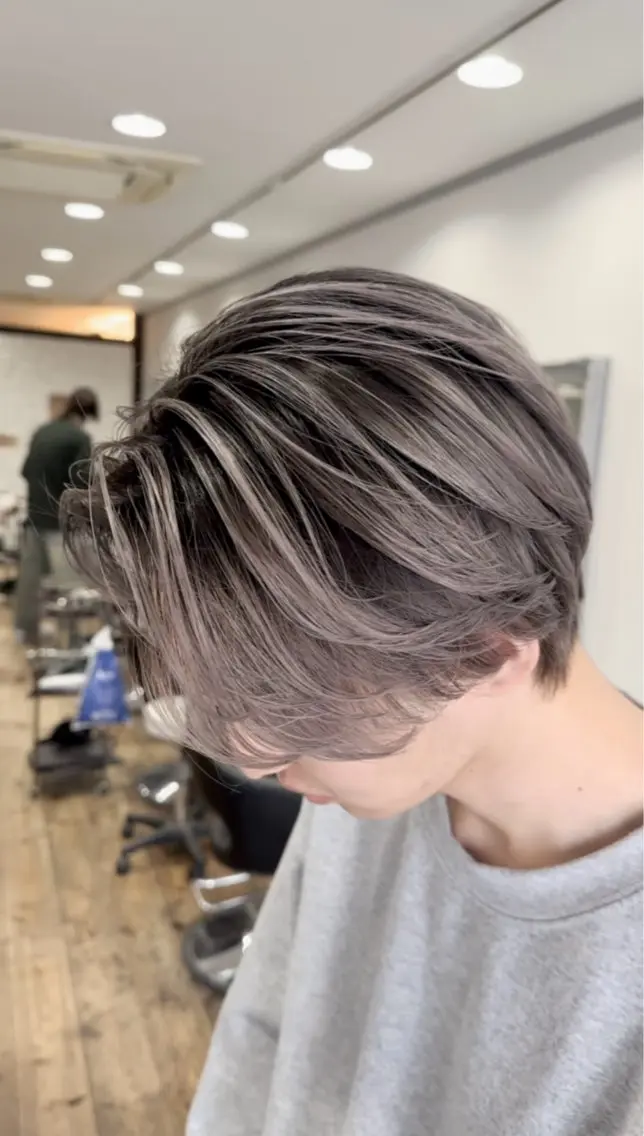カラー メンズ メンズバレイヤージュ メンズブリーチ バレイヤージュ ブリーチ カット ヘアカラー バレイヤージュ 宮本宗嵩のヘアスタイル