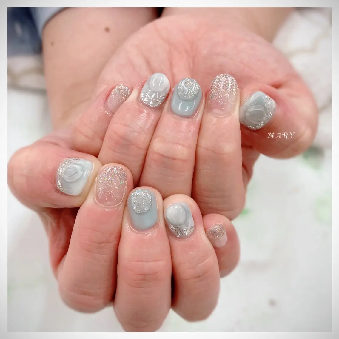 ネイル フラッシュネイル キラキラネイル 水色 ニュアンスネイル ハンドネイル Mary nail .narumiのネイルデザイン