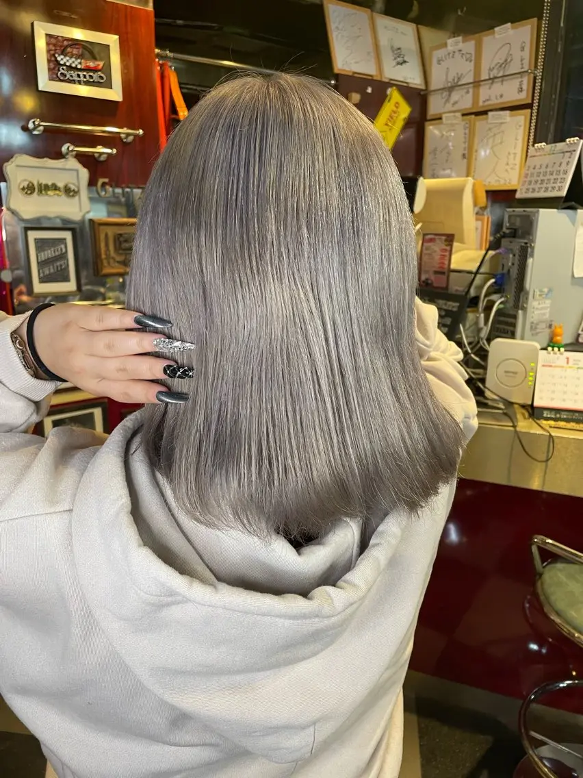 ミディアム カラー ブリーチ ケアブリーチ ラベンダーカラー シルバー トリートメント 👑派手髪/カット 👑ANRYのヘアスタイル