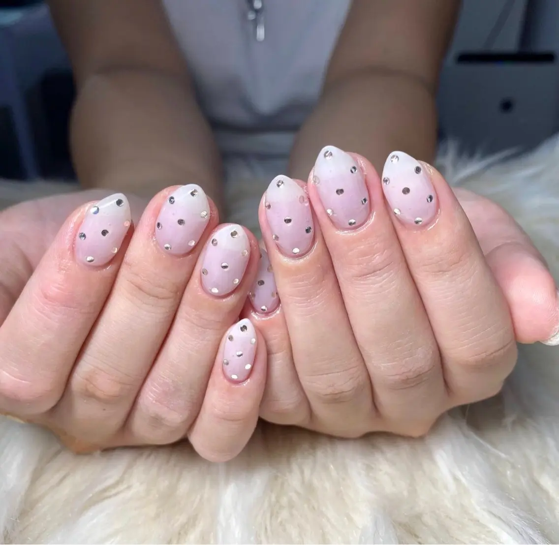 ネイル ドット フラッシュネイル ジェルネイル グラデーション 韓国ネイル ハンドネイル Nail&eye Belire 新宿のネイルデザイン
